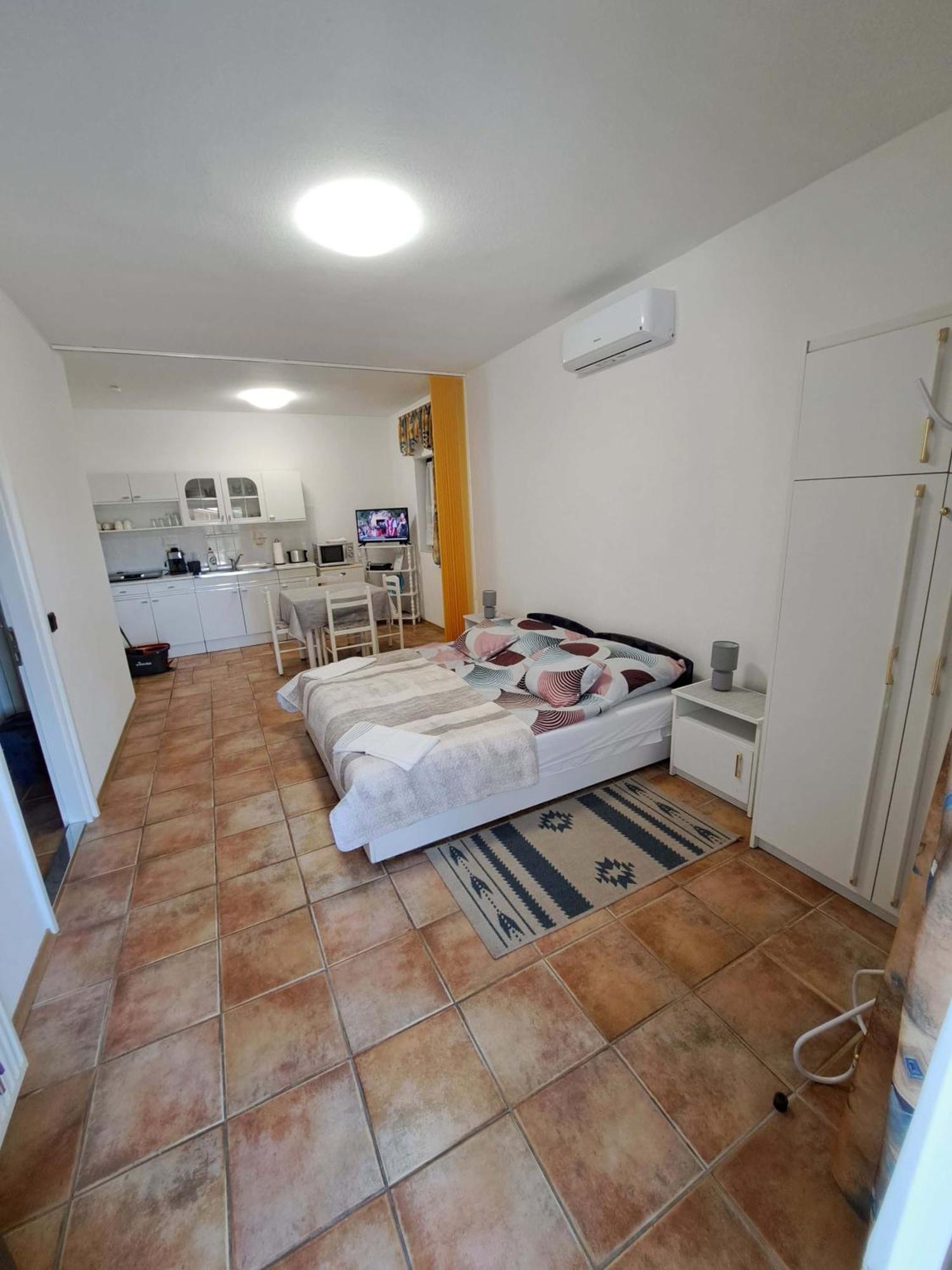 Istvan Apartmanok Keszthely Exterior foto